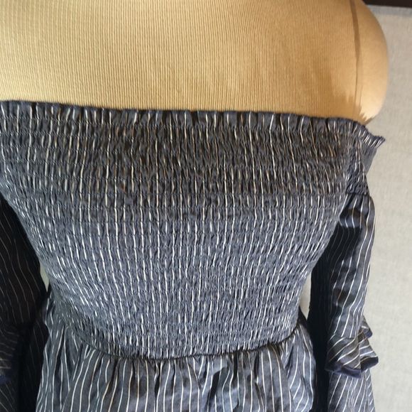 American Eagle Outfitters off shoulder/tiered bell sleeves/smocked sz XS/stripes - Picture 9 of 16